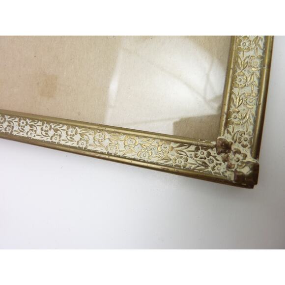 Vintage Gold Tone Picture Frame Standing Desk Frame Flower Edge 10" x 8" - Picture 2 of 5